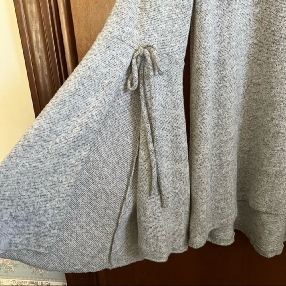Caution to the Wind Large Nubby Knit Pullover.Large Gray Heather. Bell Sleeves❤️ - Picture 3 of 5